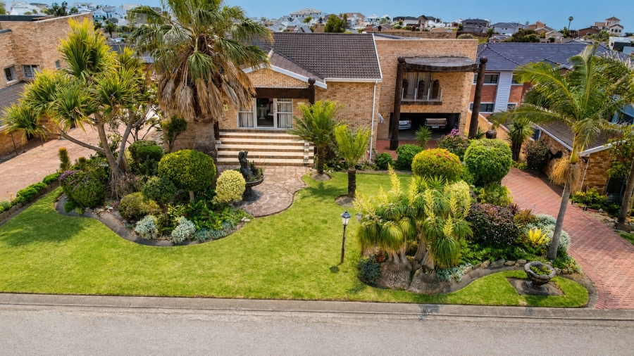 5 Bedroom Property for Sale in Wavecrest Eastern Cape